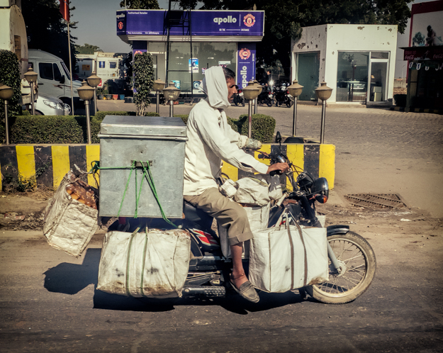 India_Agra_Motorcycle_20141207_0001.jpg